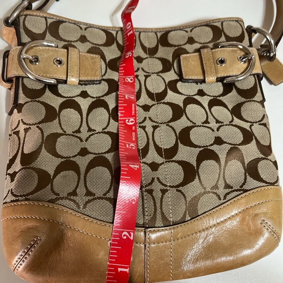 Coach Classic beige shoulder bag EUC Casual, Night Out, Work- Minimalist - Picture 3 of 9